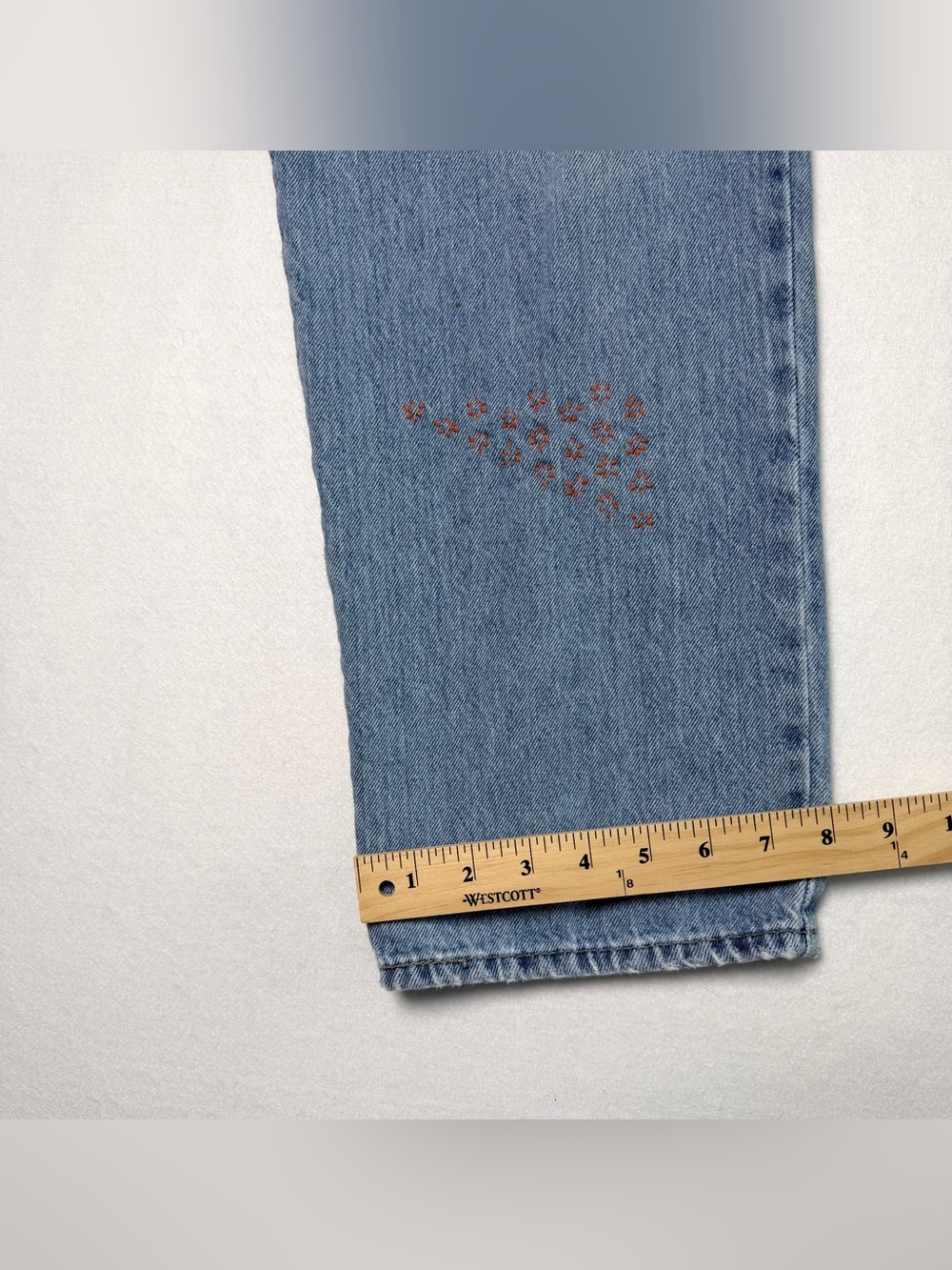 Levi's Women's '94 Baggy Jeans Visible Mended Sashiko Denim Light Wash 31x29 - Picture 11 of 15